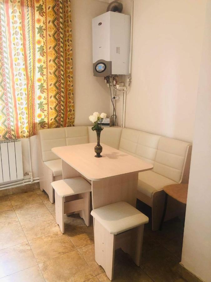 Republic Square Apartment Ереван Екстериор снимка