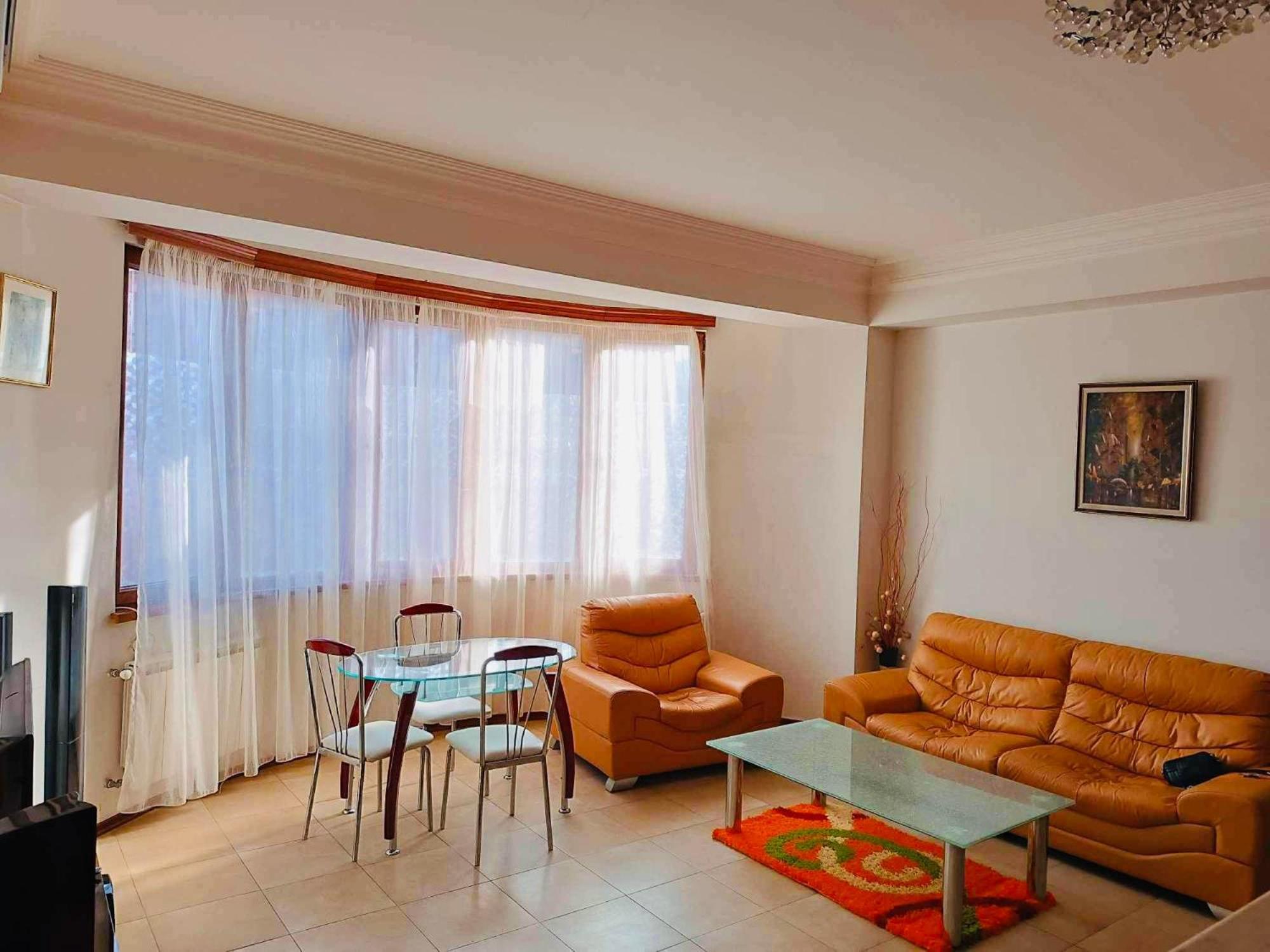 Republic Square Apartment Ереван Екстериор снимка