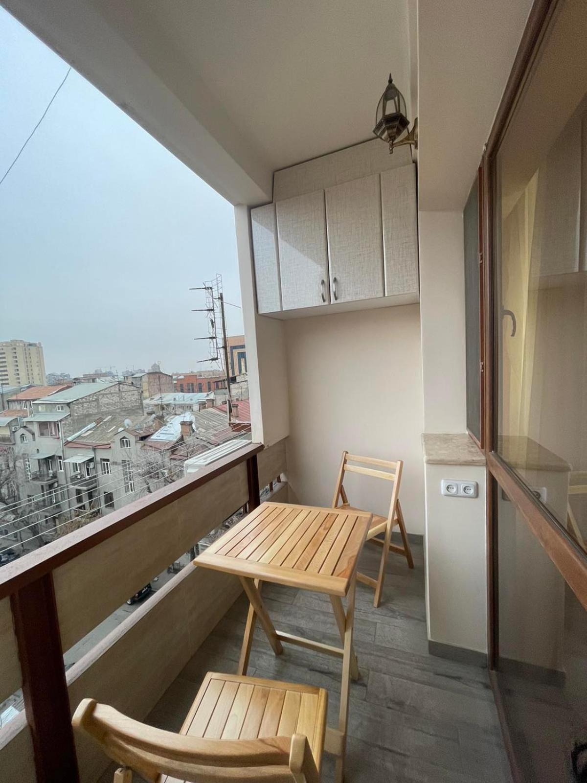 Republic Square Apartment Ереван Екстериор снимка