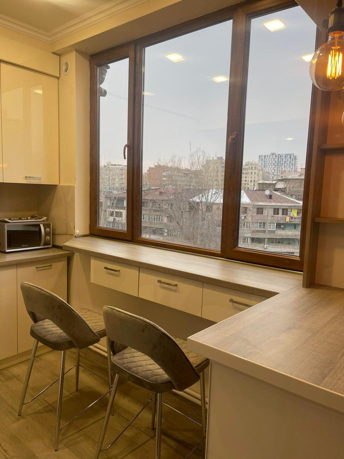 Republic Square Apartment Ереван Екстериор снимка