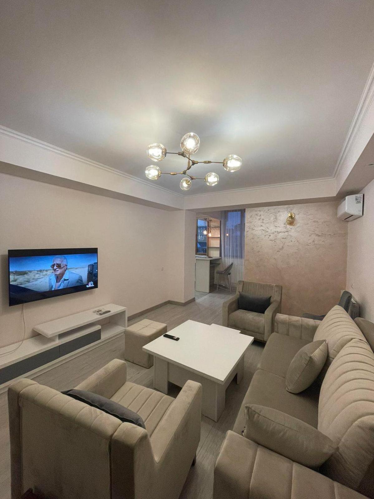 Republic Square Apartment Ереван Екстериор снимка