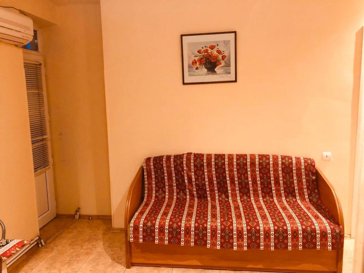 Republic Square Apartment Ереван Екстериор снимка