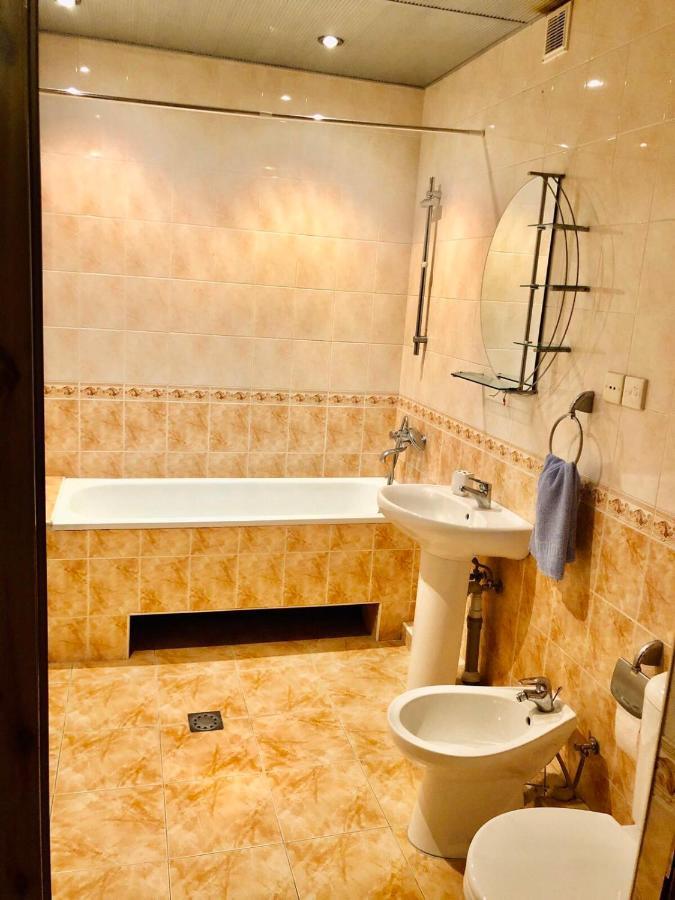 Republic Square Apartment Ереван Екстериор снимка